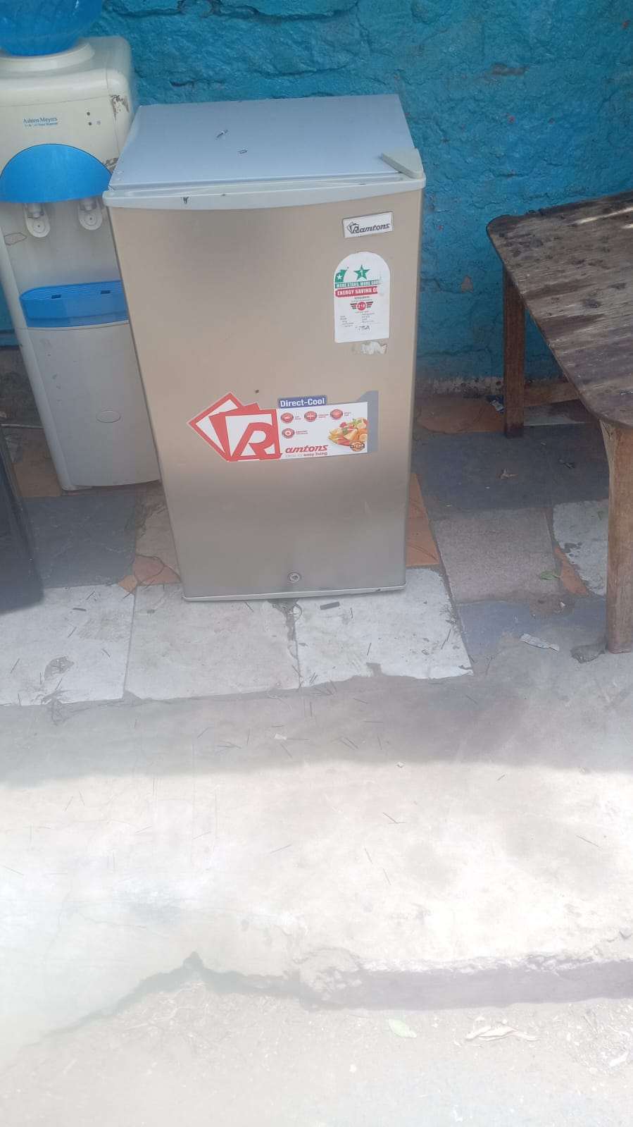 Mini refrigerator